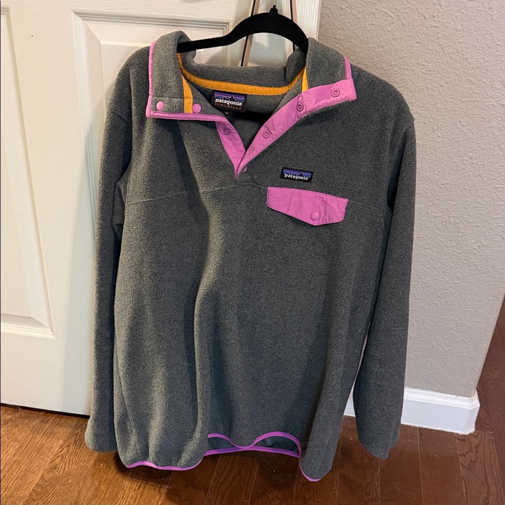 Patagonia Gray Sweater with Pink Accents